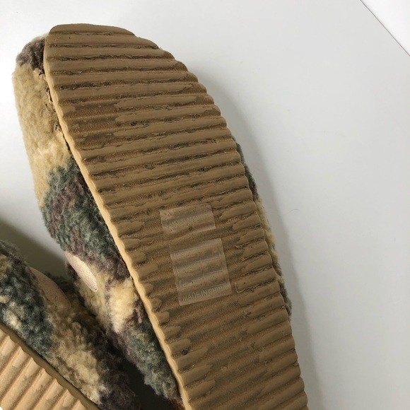Vintage Havana Women’s 8 Green Tan Multi Camouflage Ricky Fuzzy Fleece Clogs - Picture 5 of 5